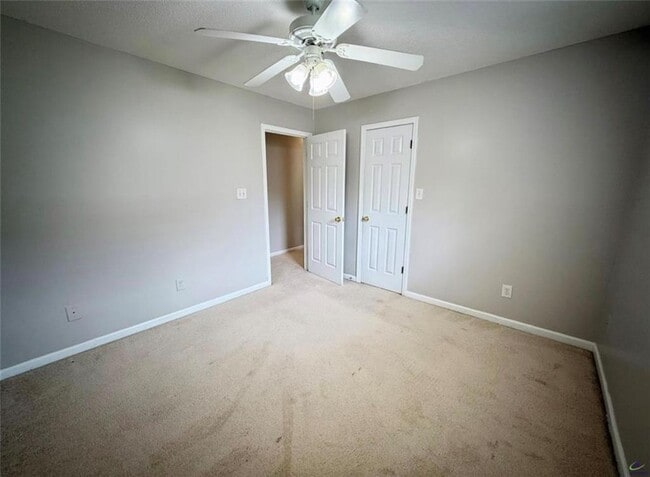 Building Photo - 448 Falkirk Dr