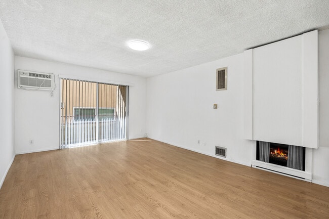 Building Photo - 11661 Goshen Ave