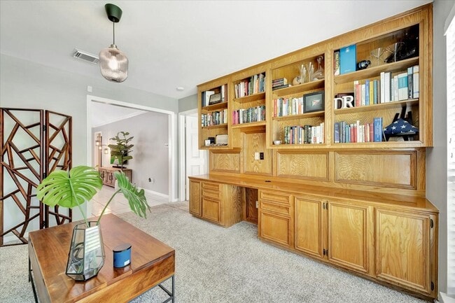 Building Photo - 15402 Willow Shores Dr