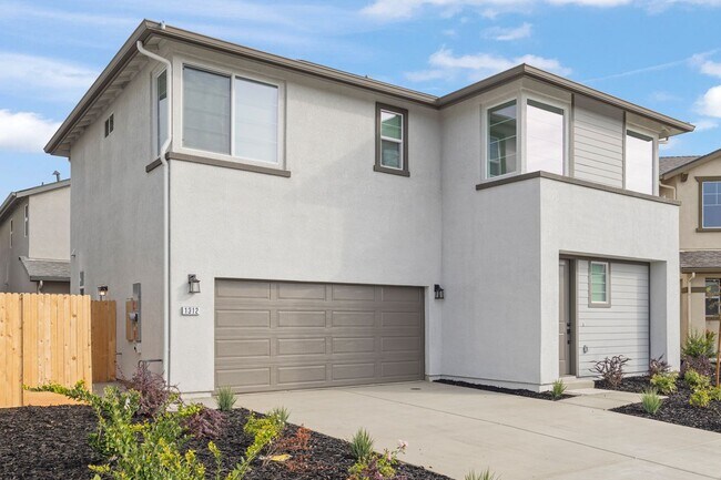 Building Photo - Brand New 3 Bedroom 2.5 Bathroom with Solar in NW Visalia!!