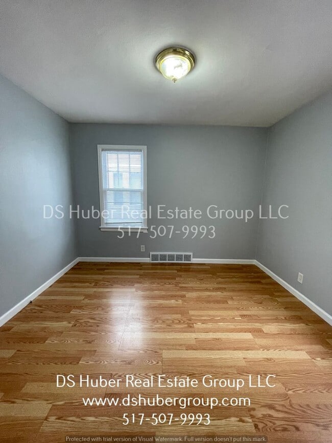 Building Photo - 413 S Fairview Ave