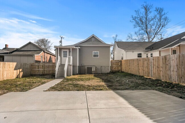 Building Photo - Four Bedroom Ranch in Elizabeth Park!