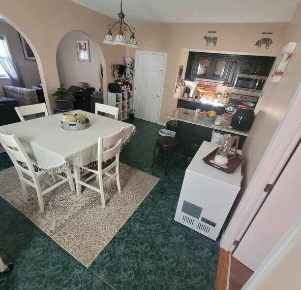 Building Photo - 388 Bradford Ave