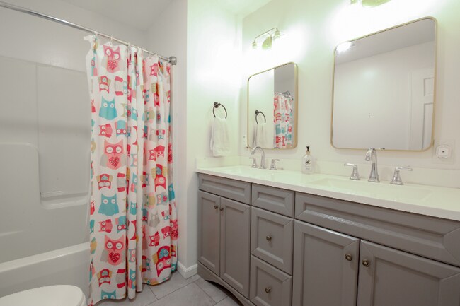 Building Photo - 1180 N Rd