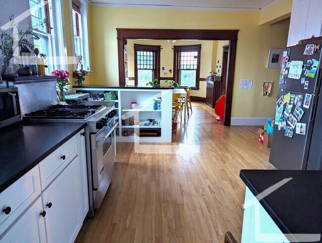 Building Photo - 332 Washington St