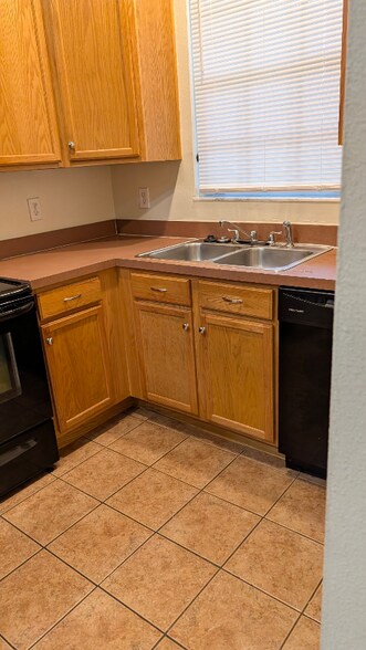 Building Photo - 2039 Fiesta Ridge Ct