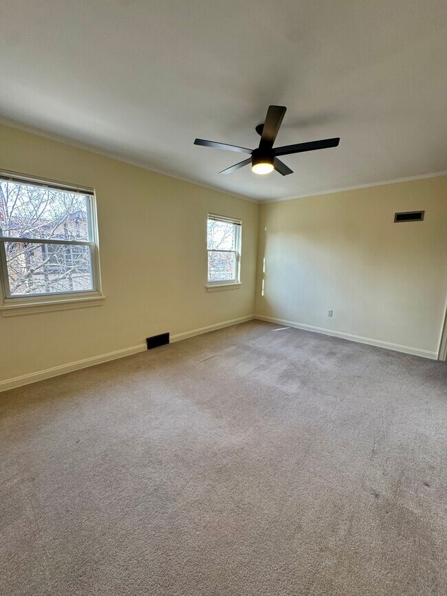 Building Photo - 234 E Pleasant St