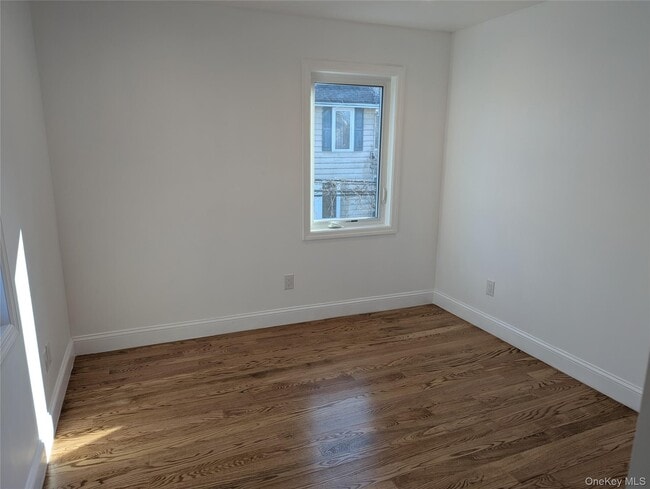 Building Photo - 62 Forest Row