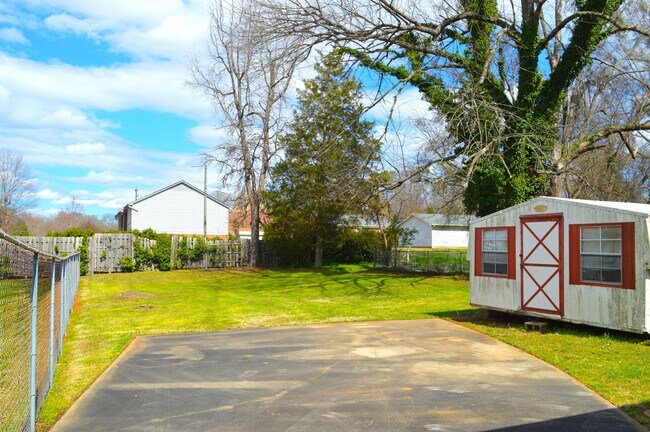 Building Photo - 724 Maupin Ave