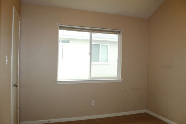 Building Photo - 3 BEDROOM, 2 BATH, BELTON ISD