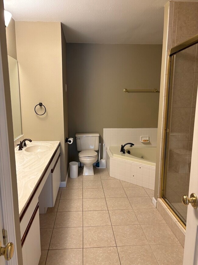 Building Photo - West County 4th/ 3Bth Townhome