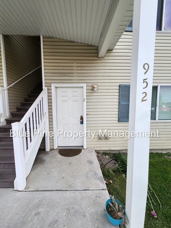 Building Photo - 952 Anne St