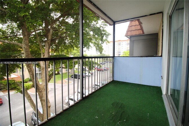 Building Photo - 4168 Inverrary Dr