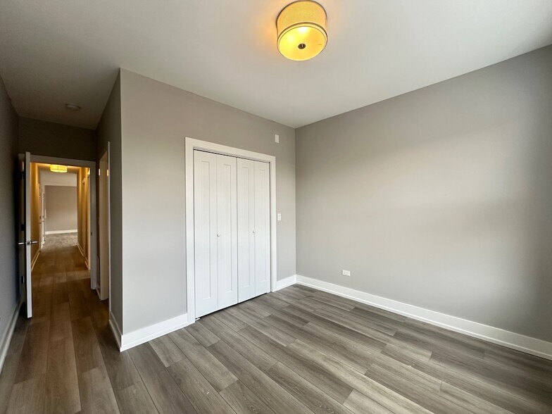 Building Photo - 3842 N Janssen Ave