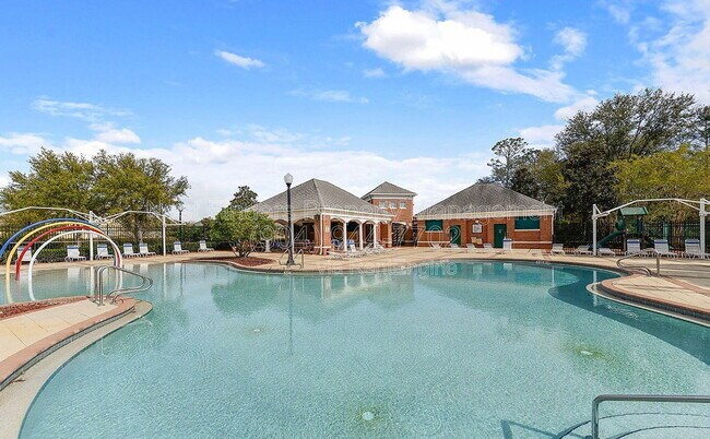 Building Photo - 283 Holland Dr