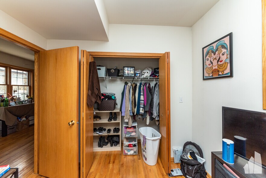 Building Photo - 819 N Wood St