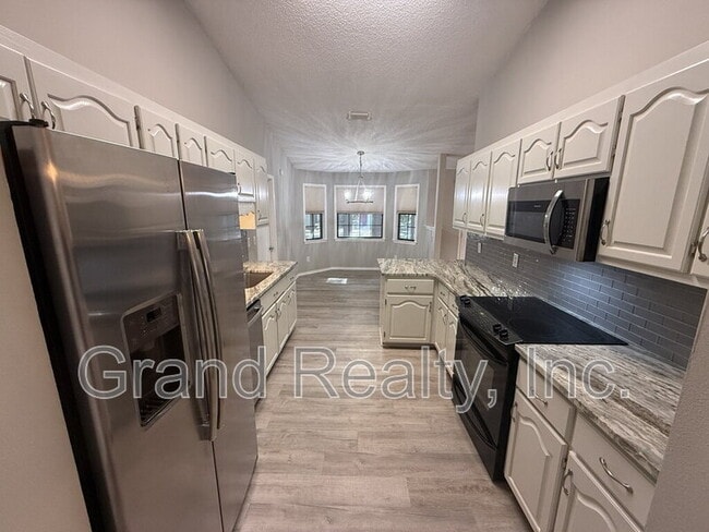 Building Photo - 3965 Deerwood Cir