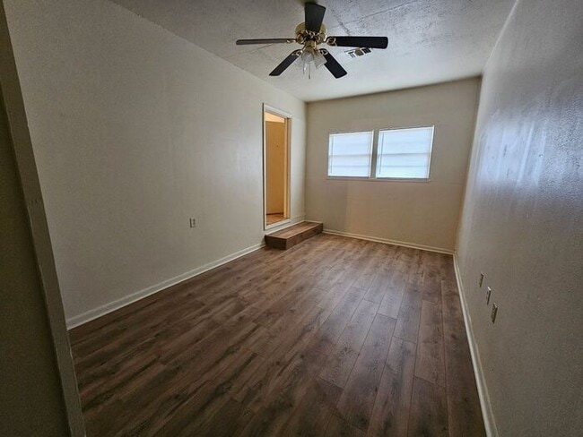 Building Photo - Spacious 3-Bedroom Home
