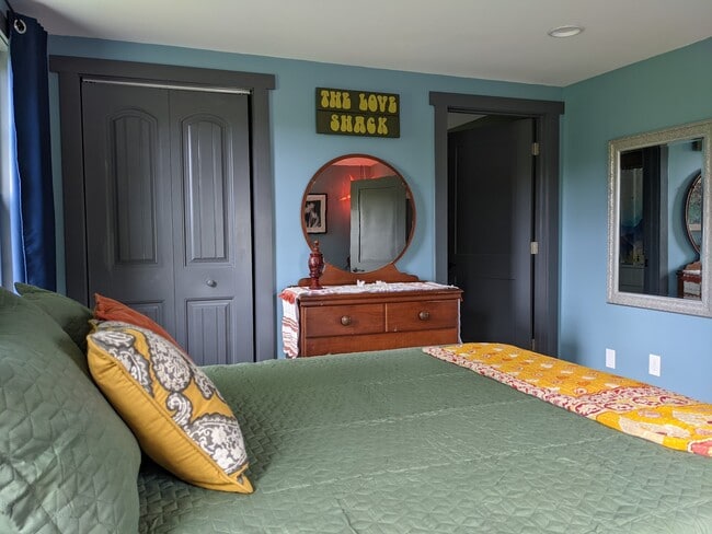 Building Photo - 140 Old Turnpike Rd