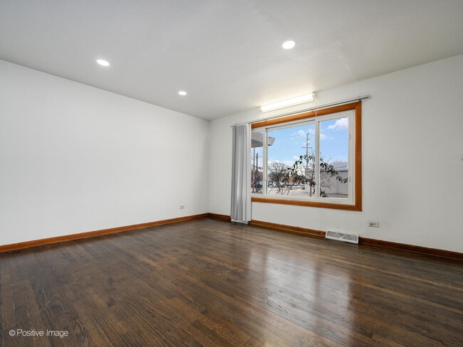 Building Photo - 68 N Albert St