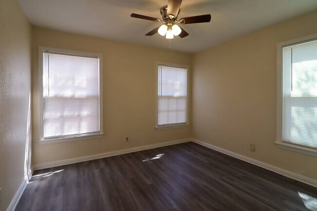 Building Photo - 1512 White Ave