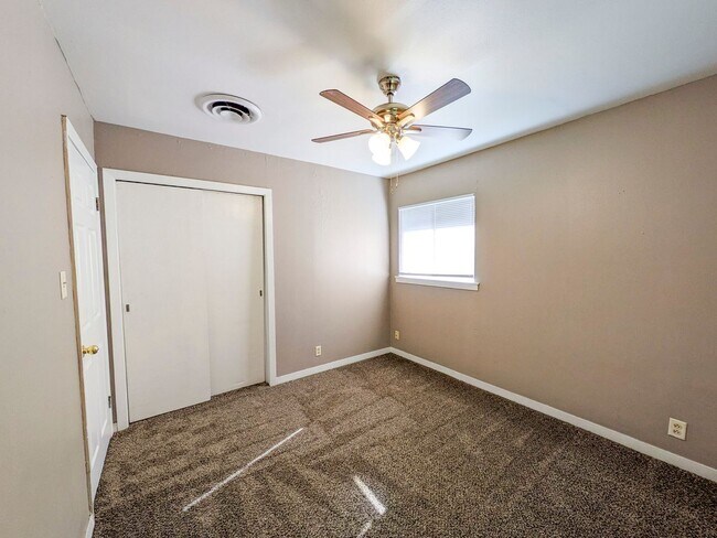 Building Photo - 3265 East Dr