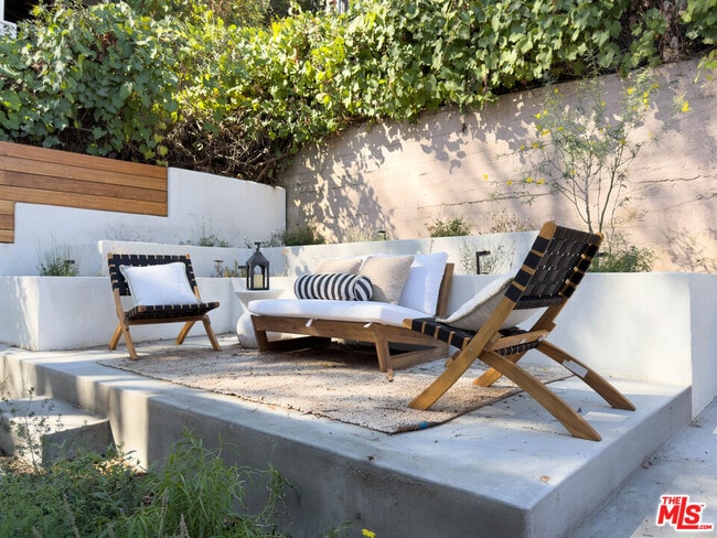 Building Photo - 2220 1/2 Aaron St