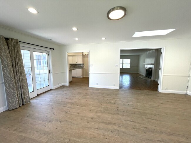 Building Photo - Charming updated 3-bedroom home with a/c near Victor Park