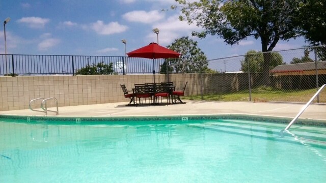 Building Photo - 1635 E Cypress St