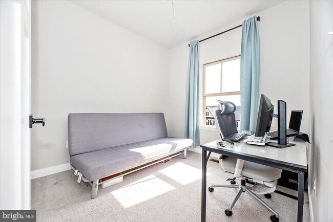 Building Photo - 6042 Fallfish Ct