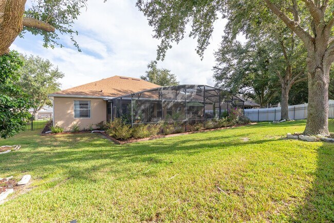 Building Photo - One story beauty in Errol Estates and Loca...