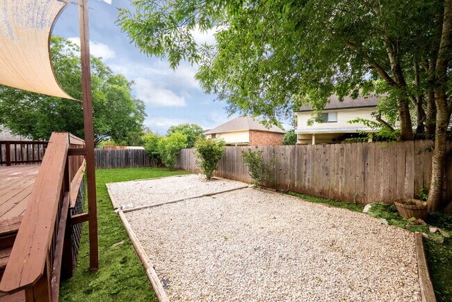 Building Photo - Spacious & Thoughtfully Updated 4-Bedroom ...
