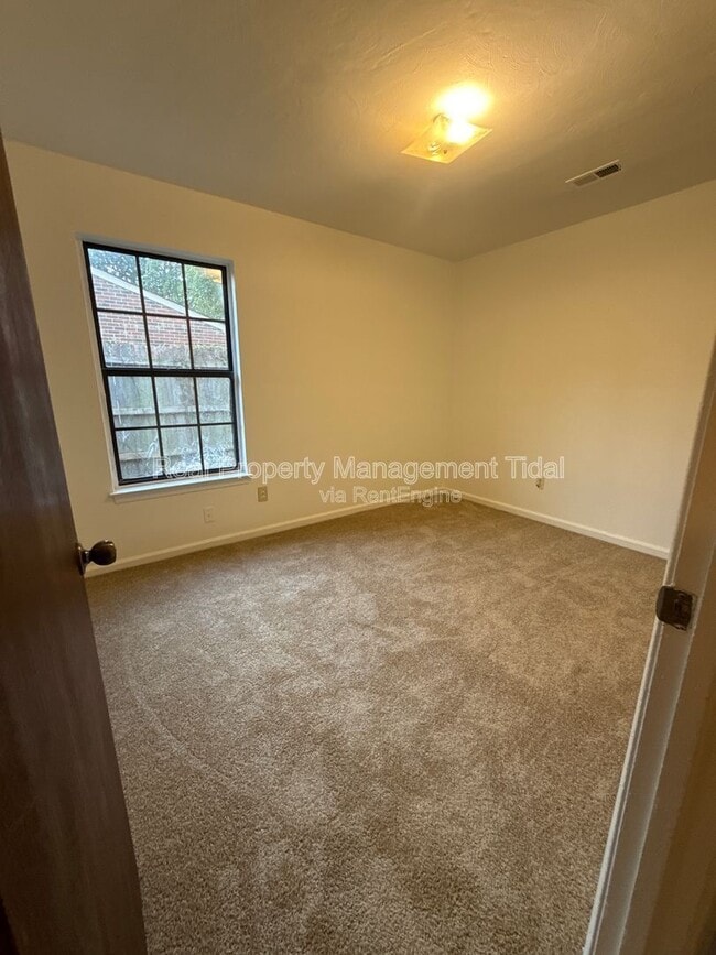 Building Photo - 6117 Brookwood Dr