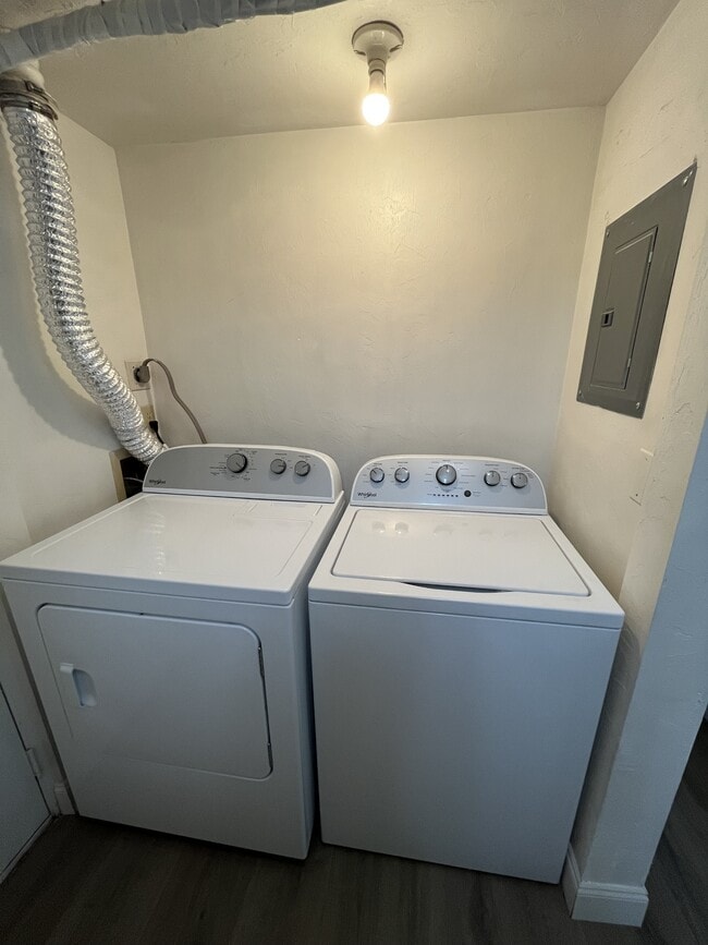 Building Photo - 2546 SW 31st Pl