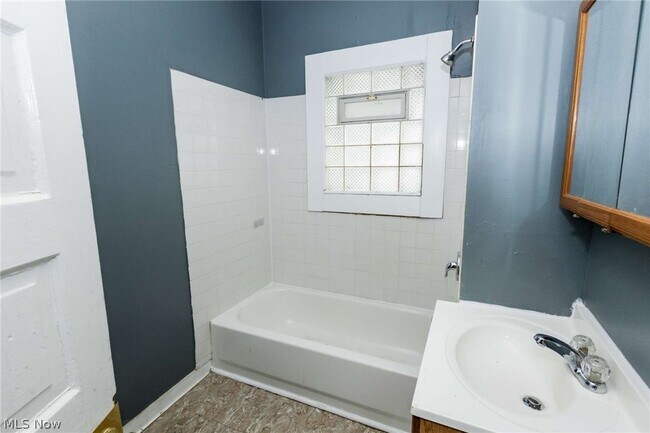 Building Photo - 2142 W 105th St