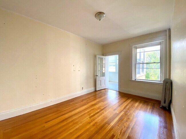 Building Photo - 144 Coolidge St