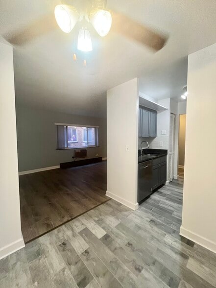 Building Photo - 3815 N Pine Grove Ave