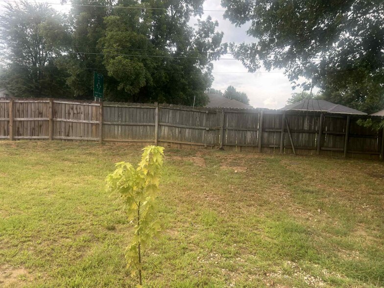 Building Photo - 4002 Sandstone Dr