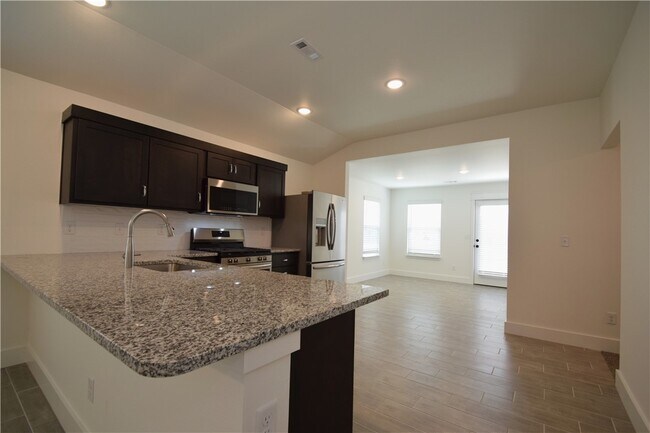 Building Photo - 2071 Bluestem Dr