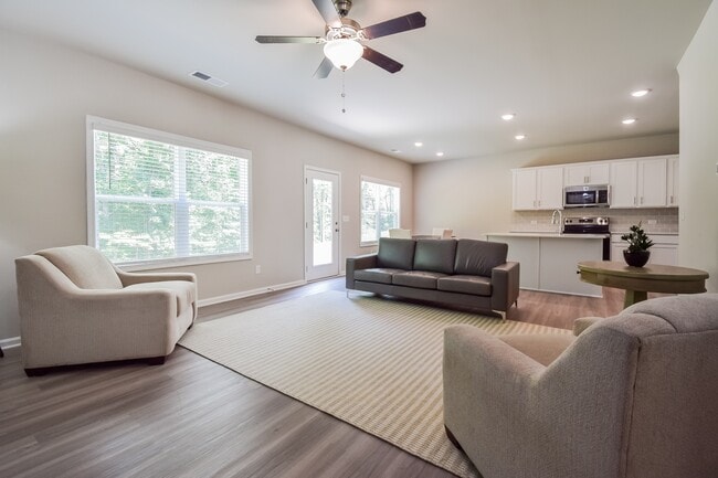 Building Photo - 3414 Sugarberry Dr