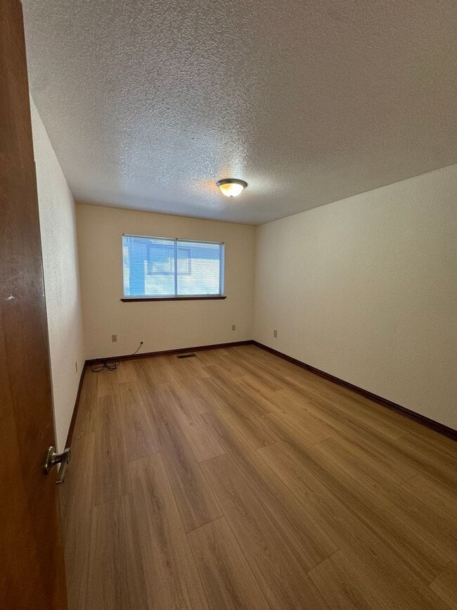 Building Photo - Beautiful Partial Lake View Home on the Go...