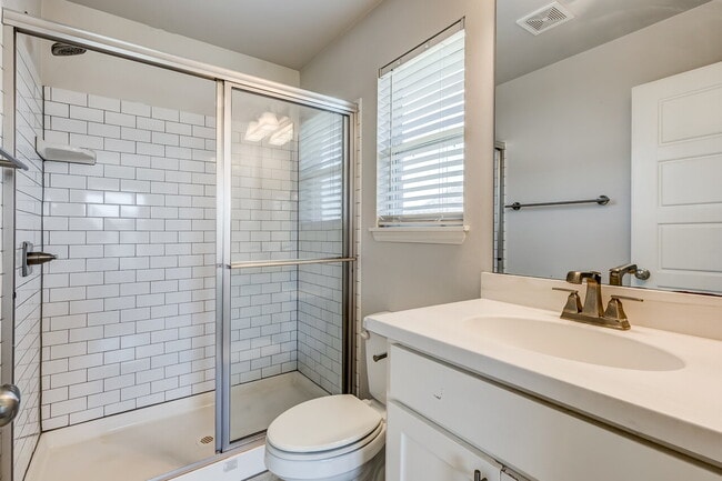 Building Photo - 3 Bedroom 2 Bath House for Lease!!