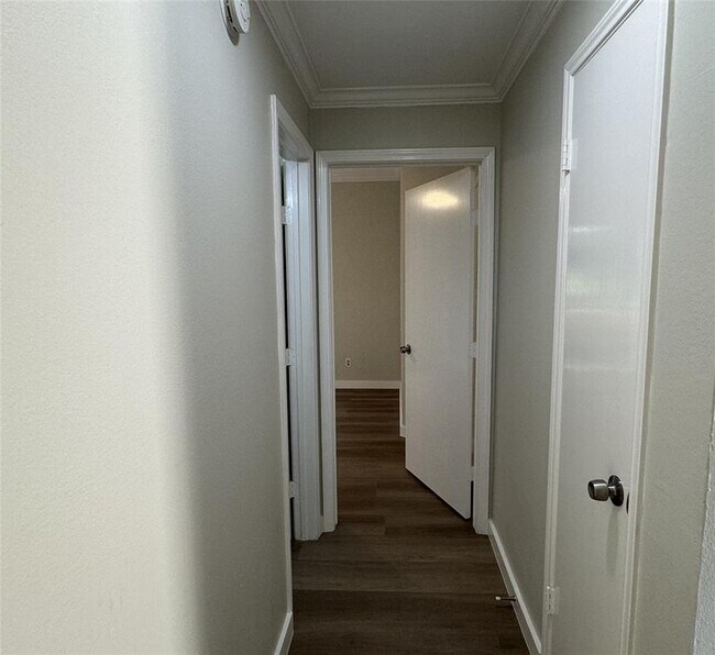 Building Photo - 6500 Harbor Town Dr