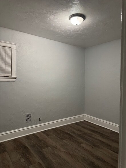 Building Photo - 2120 Linwood Blvd