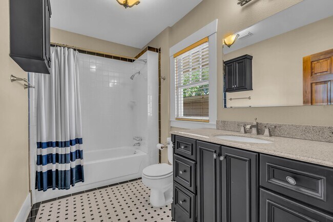 Building Photo - 1117 Harvard St