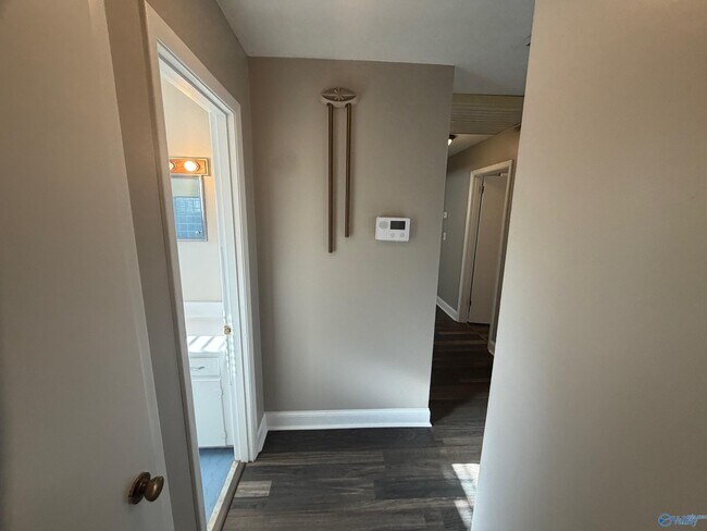 Building Photo - 1518 15th Ave SW