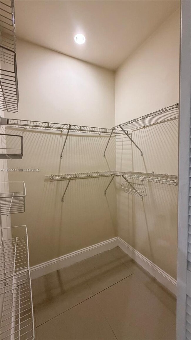 Building Photo - 1104 NE 17th Terrace