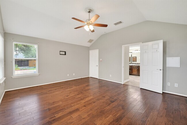 Building Photo - 2203 Lakewind Ln