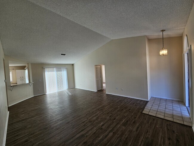 Building Photo - 312 Oak Track Pass