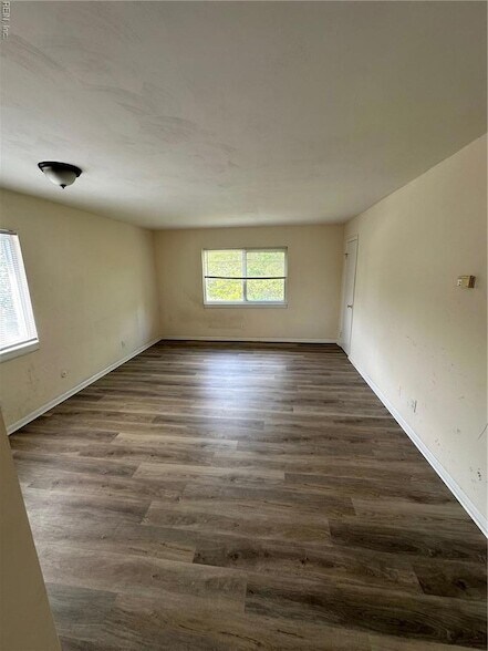 Building Photo - 1063 W 48th St